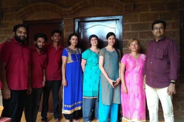 Heilpraktikerin Claudia Felsensteiner bei Dr. Nambi bei Dr. Nambi im Seminarzentrum